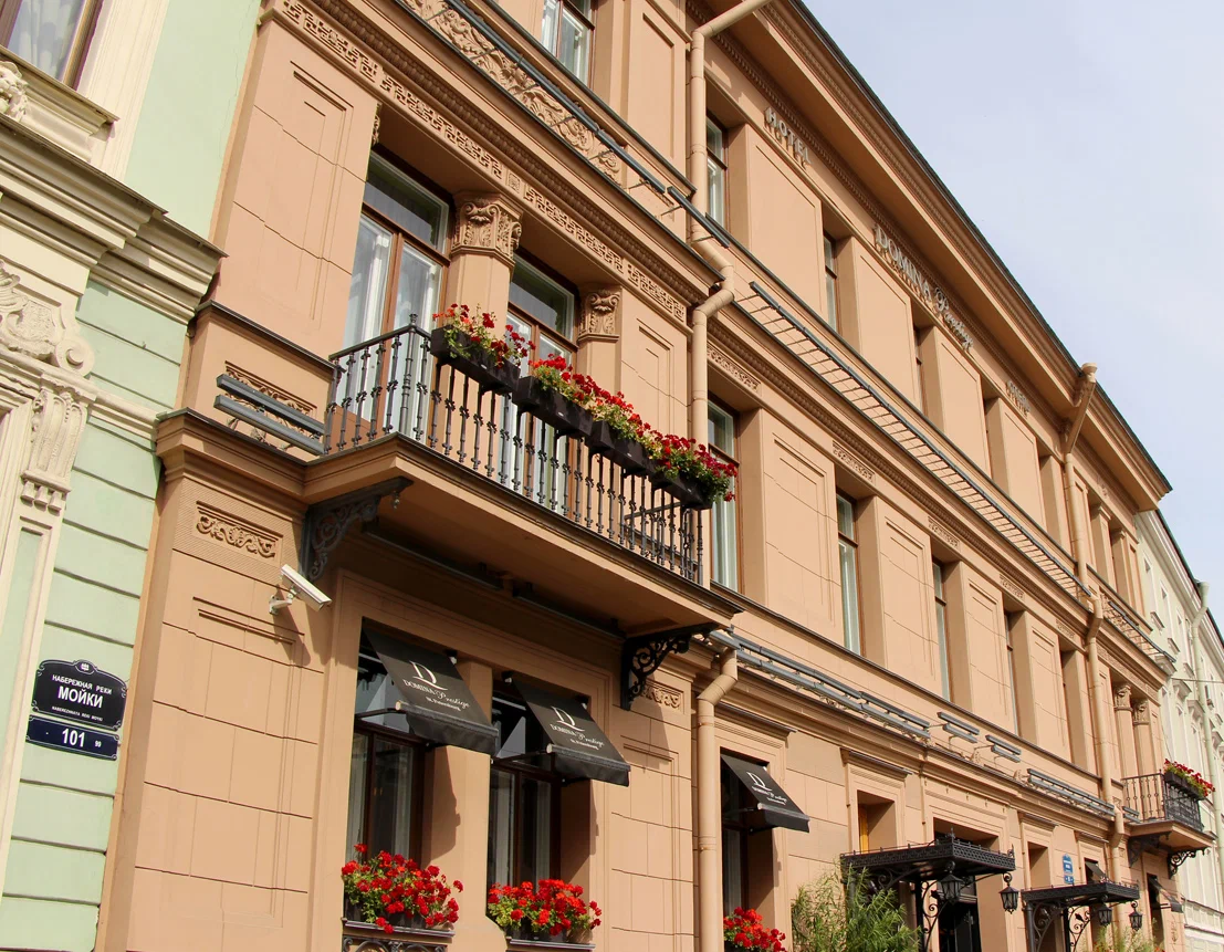 Фасад Domina Hotel на наб. реки Мойки, 99