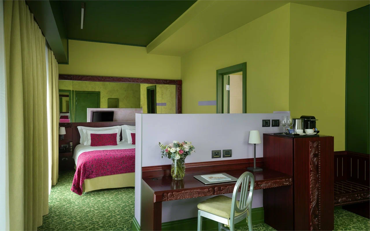 Executive Room — Domina